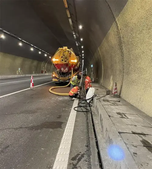 恩施隧道排水渠清淤